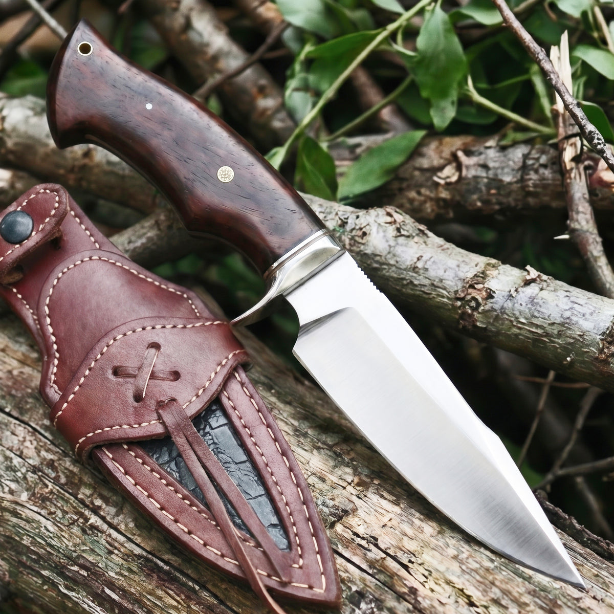 Predator Hunter Damascus Knife, D2 Steel with its leather sheath